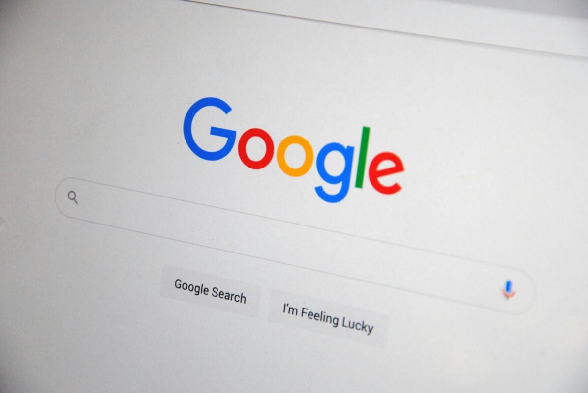  Google wordmark logo | Pexels - Sarah Blocksidge